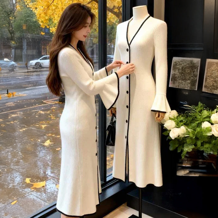 モノトーンフレアニットワンピース