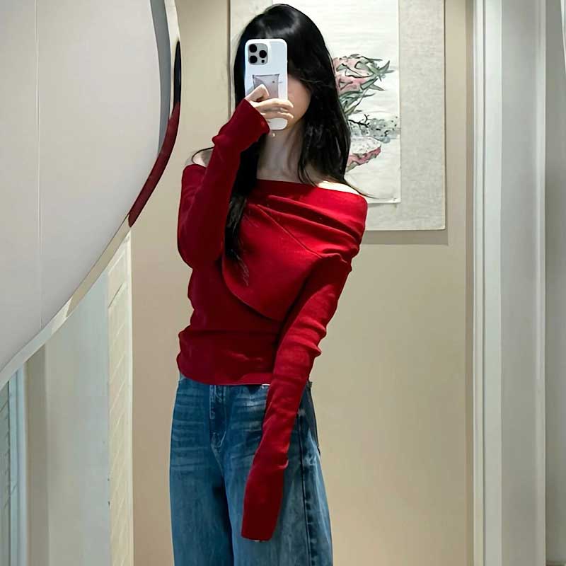 レッドオフショルダーニット