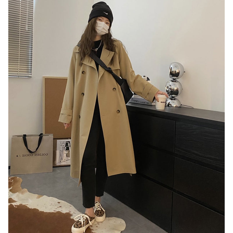 シンプルベージュトレンチコート