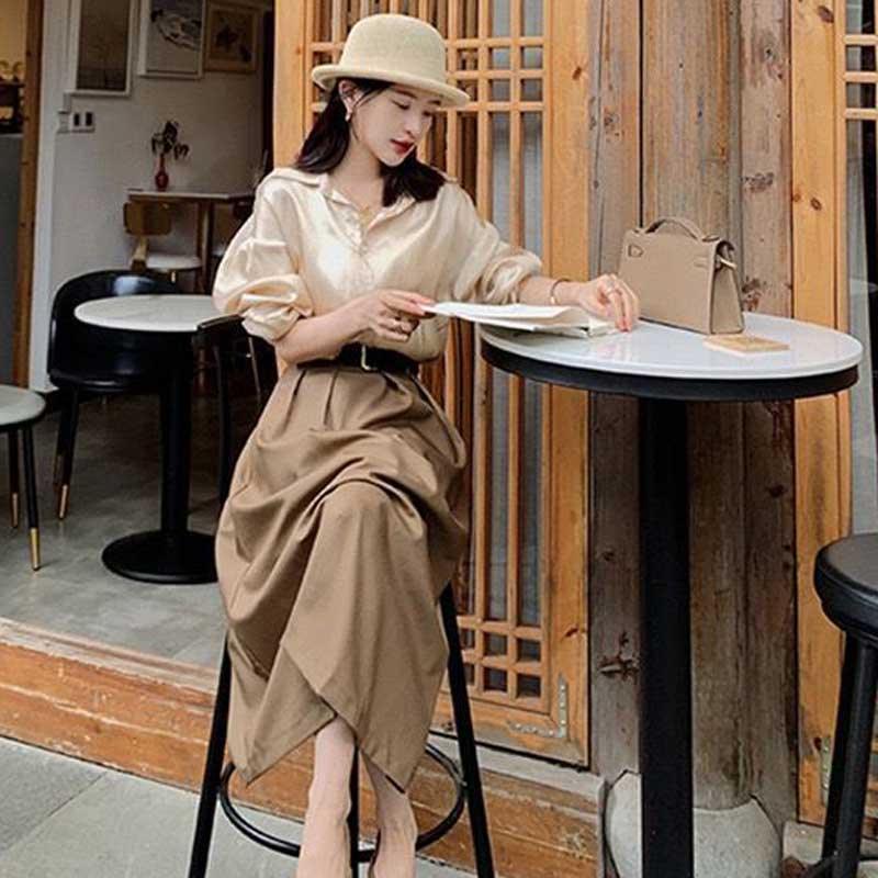 シャンパンカラーブラウス×フレアスカート