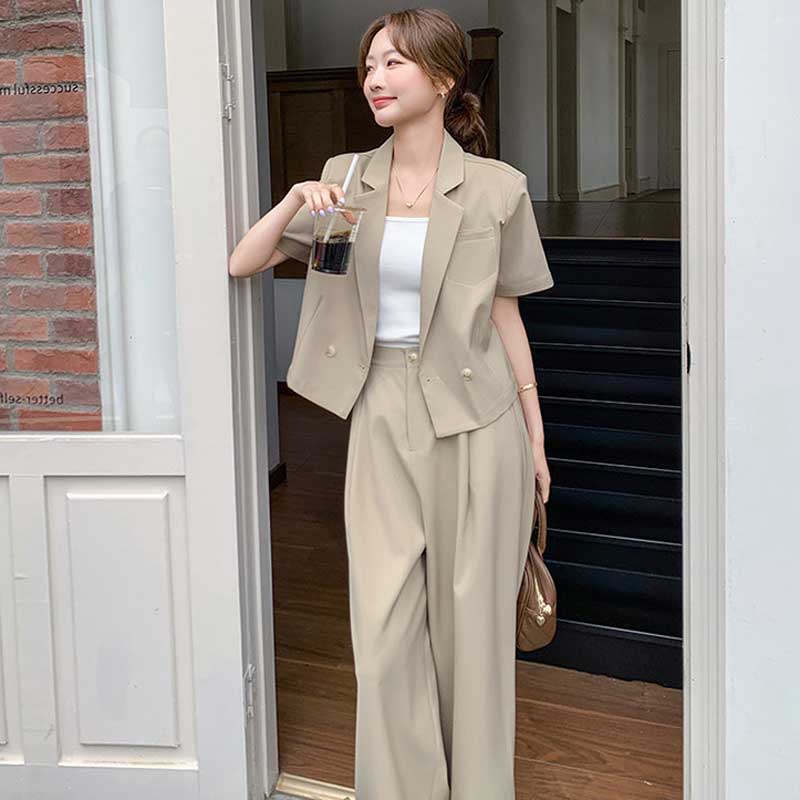 半袖ジャケット×タックワイドパンツ