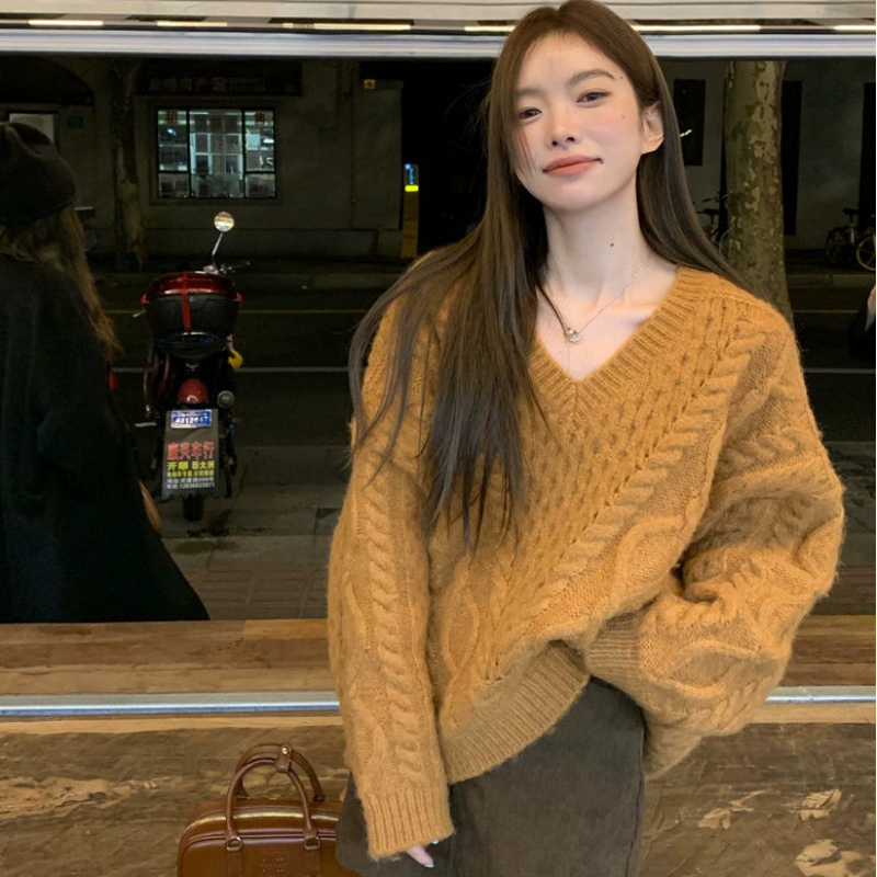 オーバーサイズVネックケーブルニット