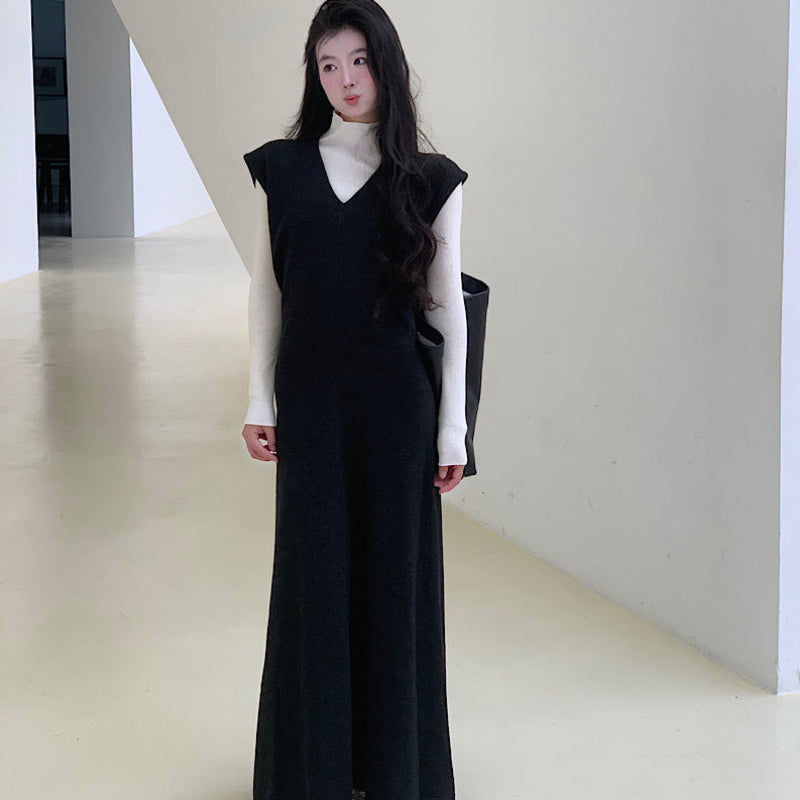 ハイネックトップス×Vネックワンピース