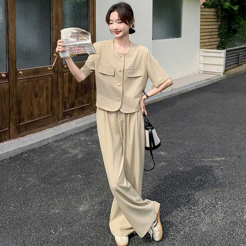 ノーカラージャケット×ハイウエストワイドパンツ