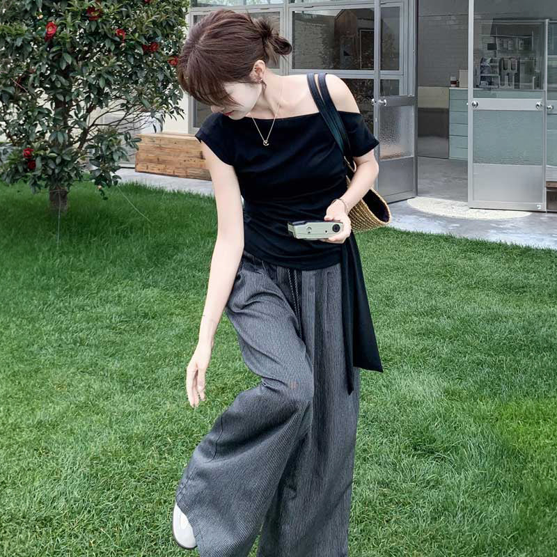 ワンショルダーカットソー×ワイドパンツ