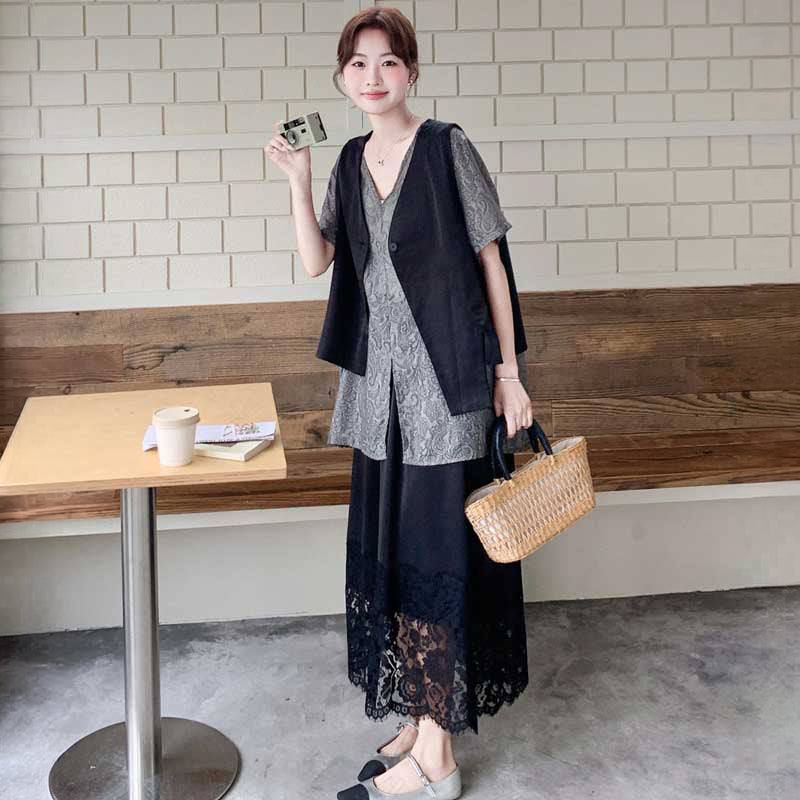 ペイズリーブラウス×マニッシュジレ×レーススカート