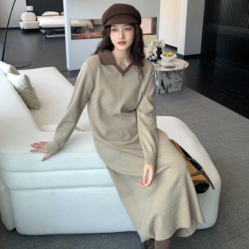 襟付きVネックロングニットワンピース