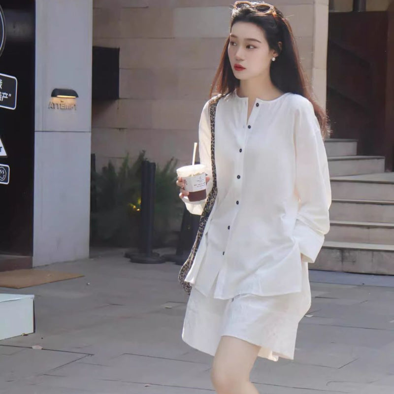 ホワイトシャツ×ショートパンツセット