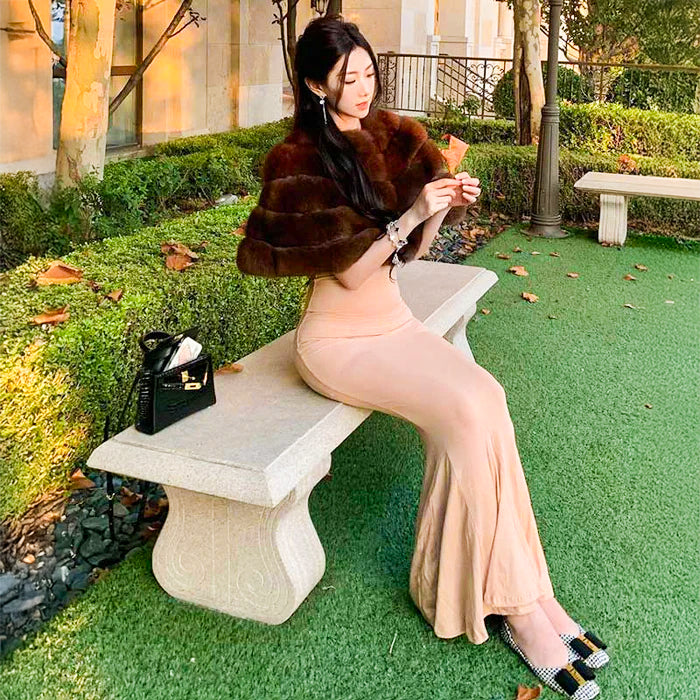 ダークブラウンファーケープ（茶）秋/冬 たっぷりのファーがエレガント