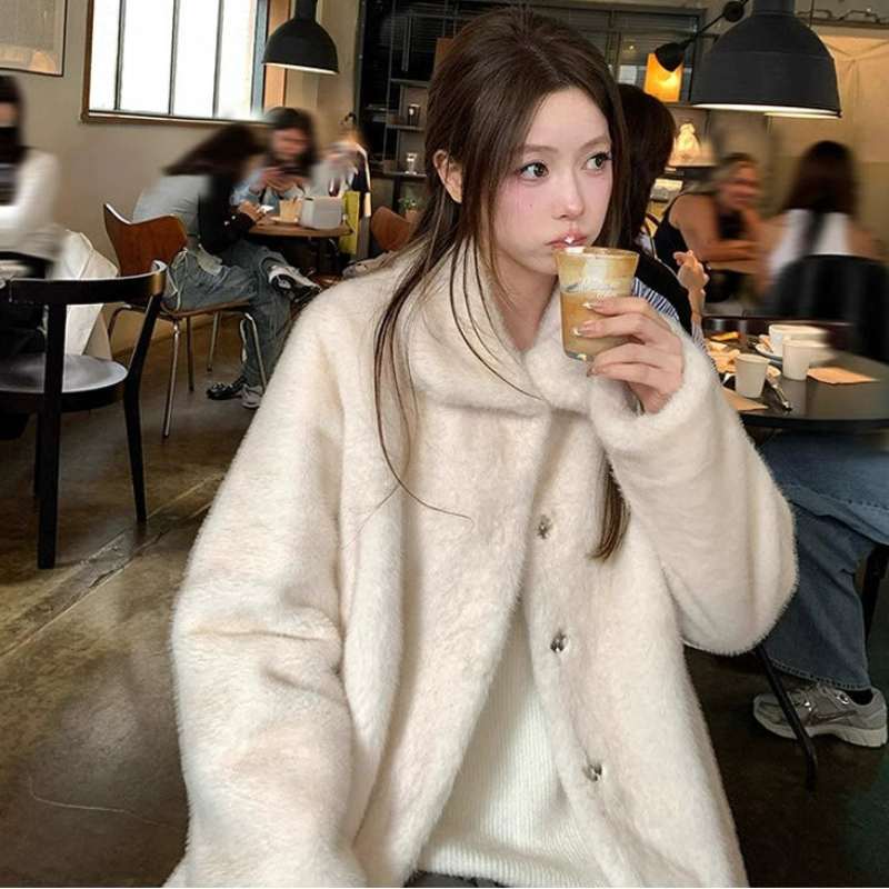 オフホワイトフェイクファーハーフコート