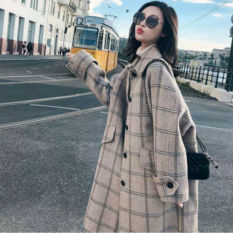 モードチェックミドル丈コート