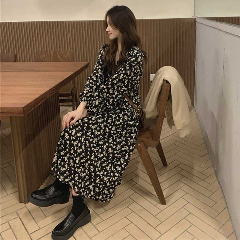 小花柄Vネックフレアワンピース