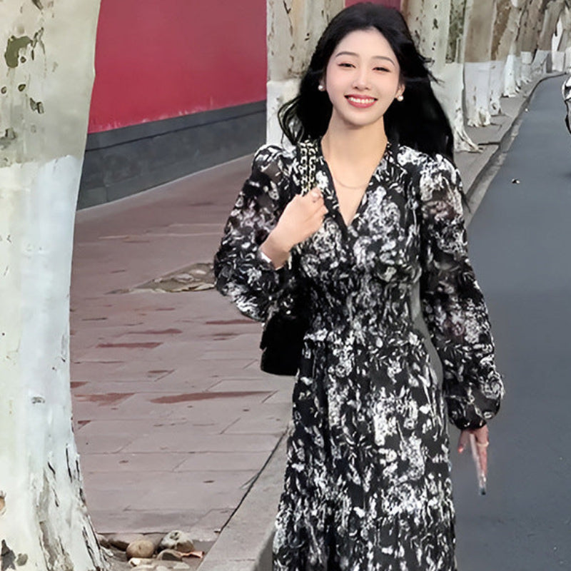 モノトーンフラワーVネックワンピース (黒・白) 秋/冬/春/夏 オール