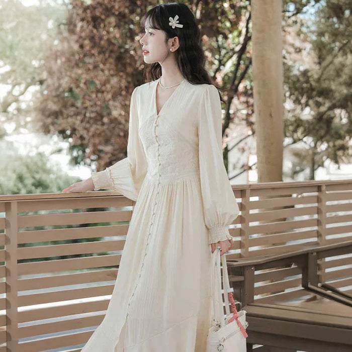 エンブロイダリーVネックワンピース