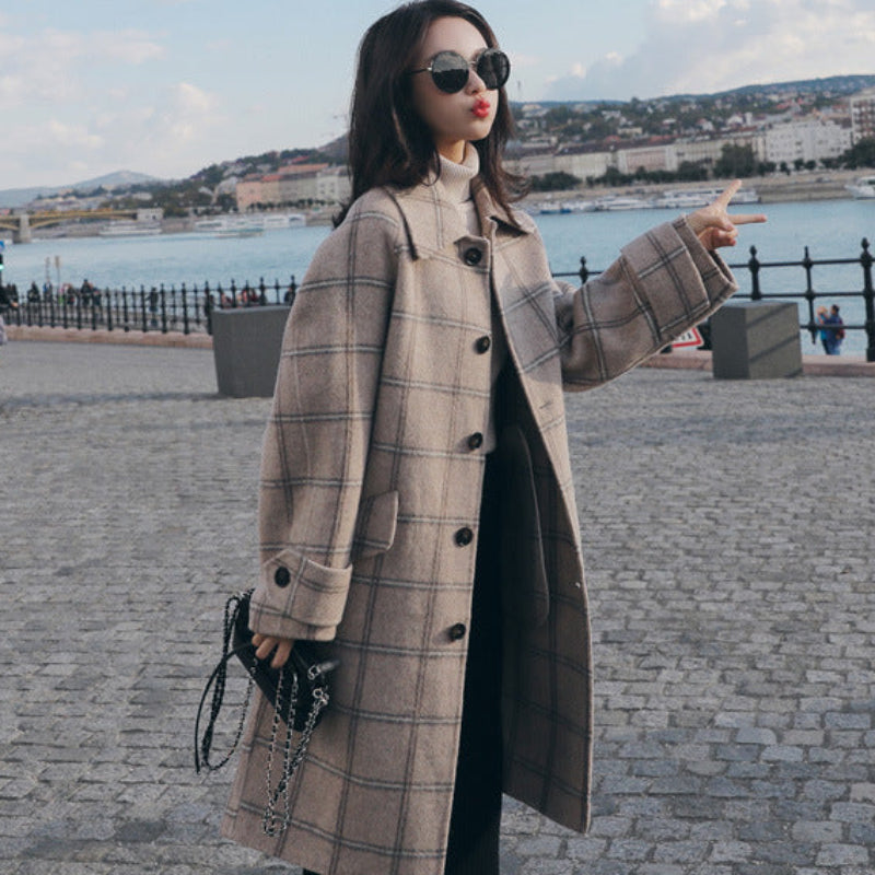 モードチェックミドル丈コート