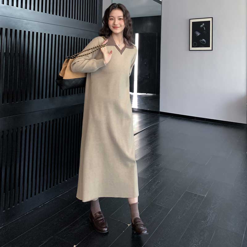 襟付きVネックロングニットワンピース