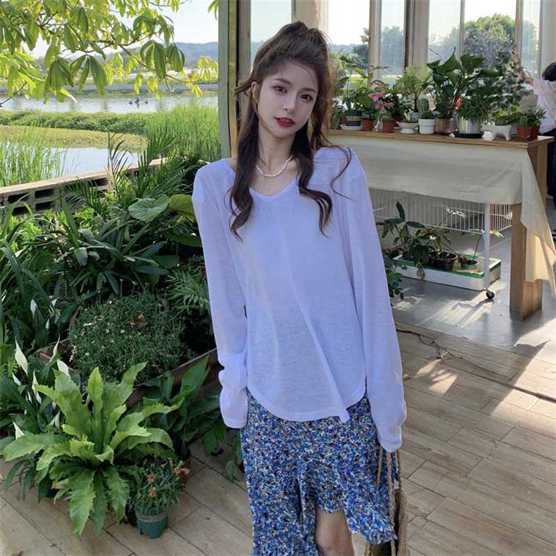 ホワイトTシャツ×アシメフラワースカート