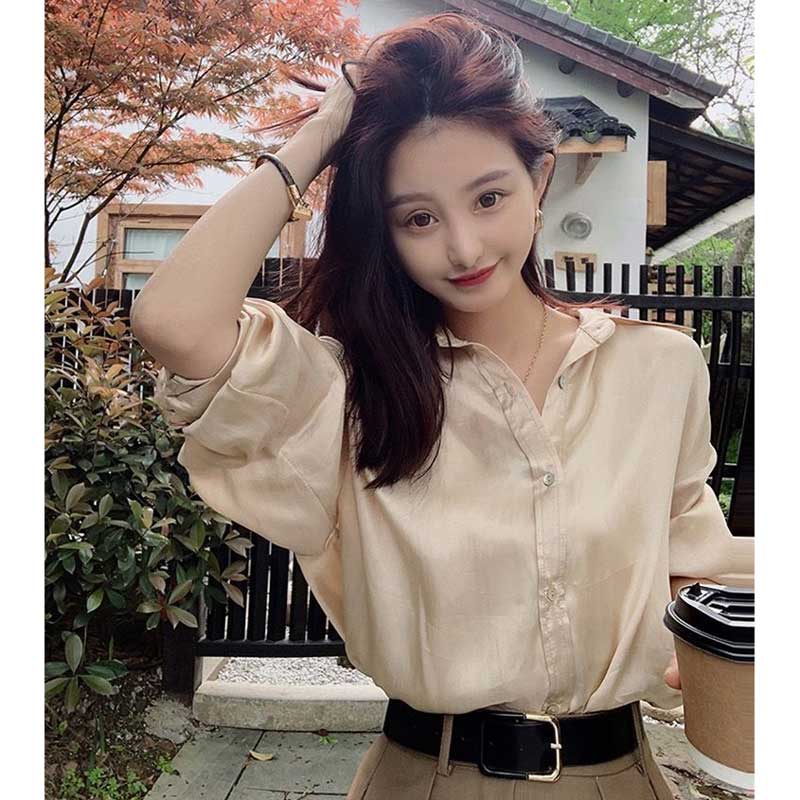 シャンパンカラーブラウス×フレアスカート