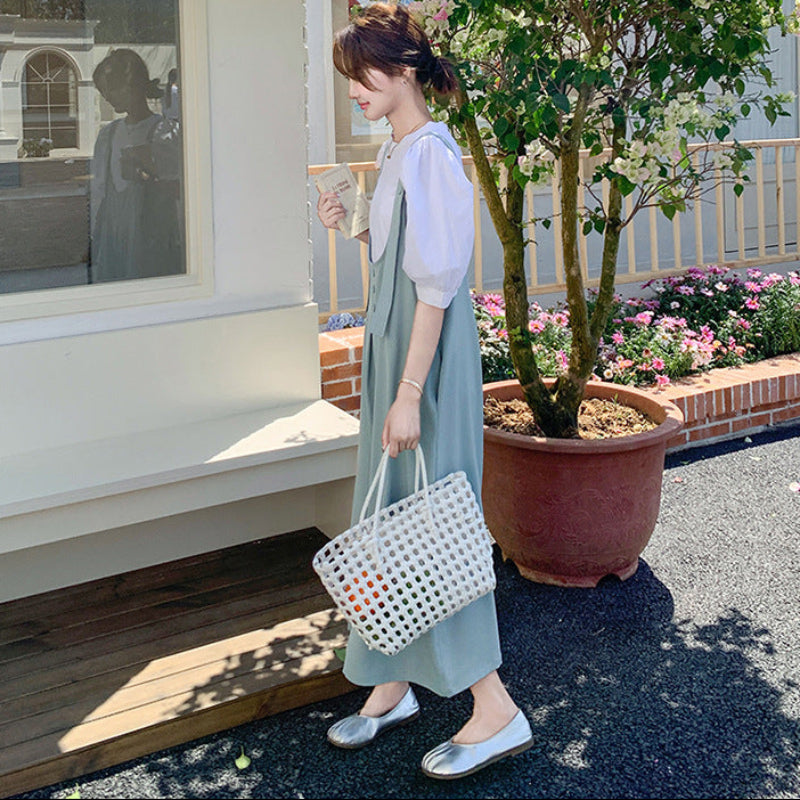 パフスリーブトップス×サロペットパンツ