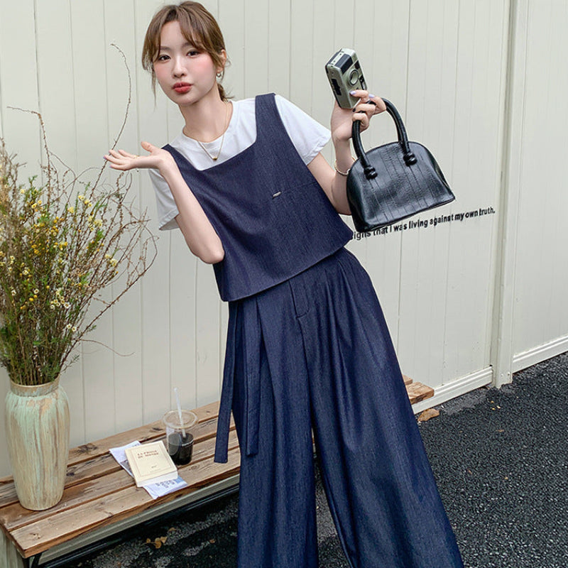 ホワイトシャツ×ベストパンツスーツ