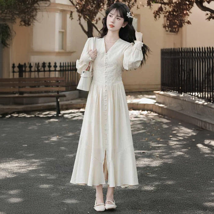 エンブロイダリーVネックワンピース