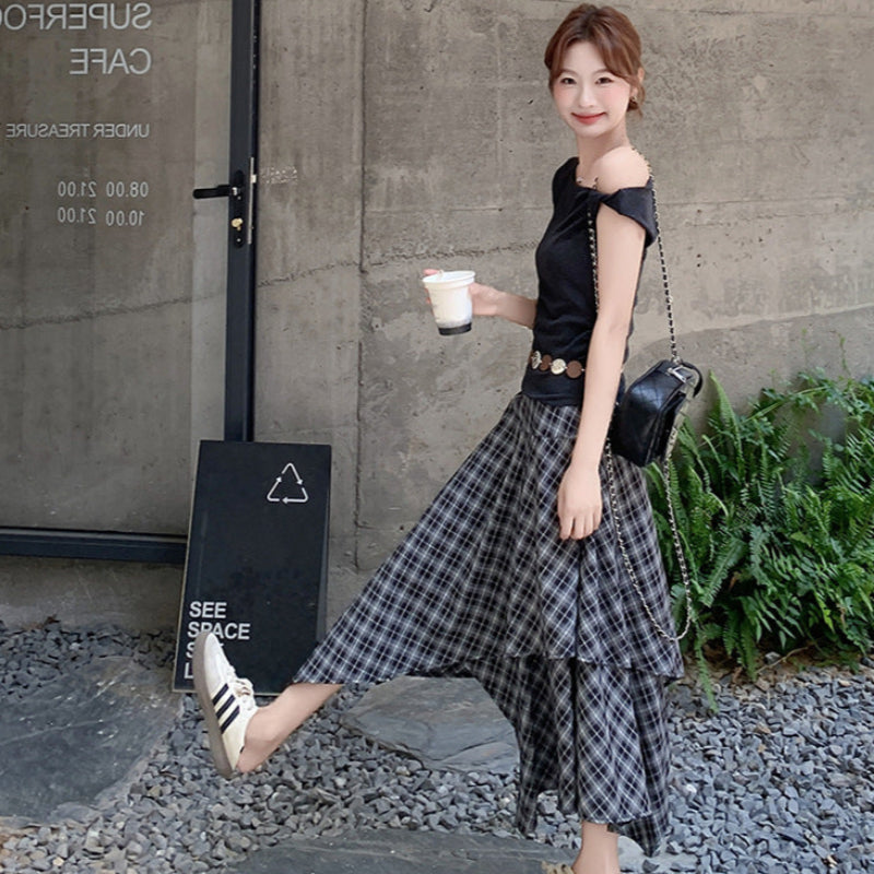アシンメトリーカットソー×チェックスカート