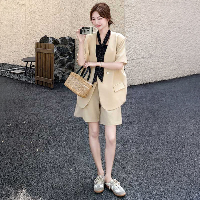 ノーカラージャケット×ハーフパンツ