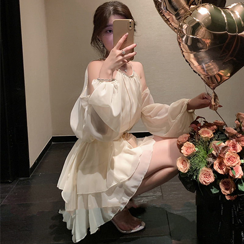 オープンショルダーギャザーブラウス×ティアードフリルミニスカート