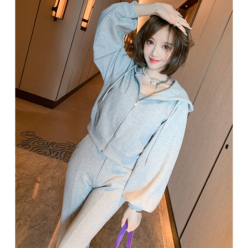 クロップドジップアップパーカー×ビスチェ×スリットフレアパンツ