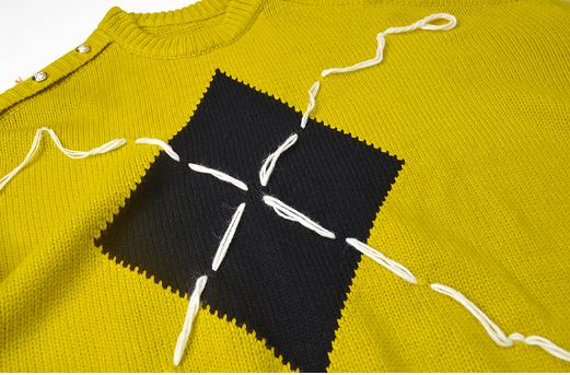 刺繍入りダイヤ柄オーバーニットトップス