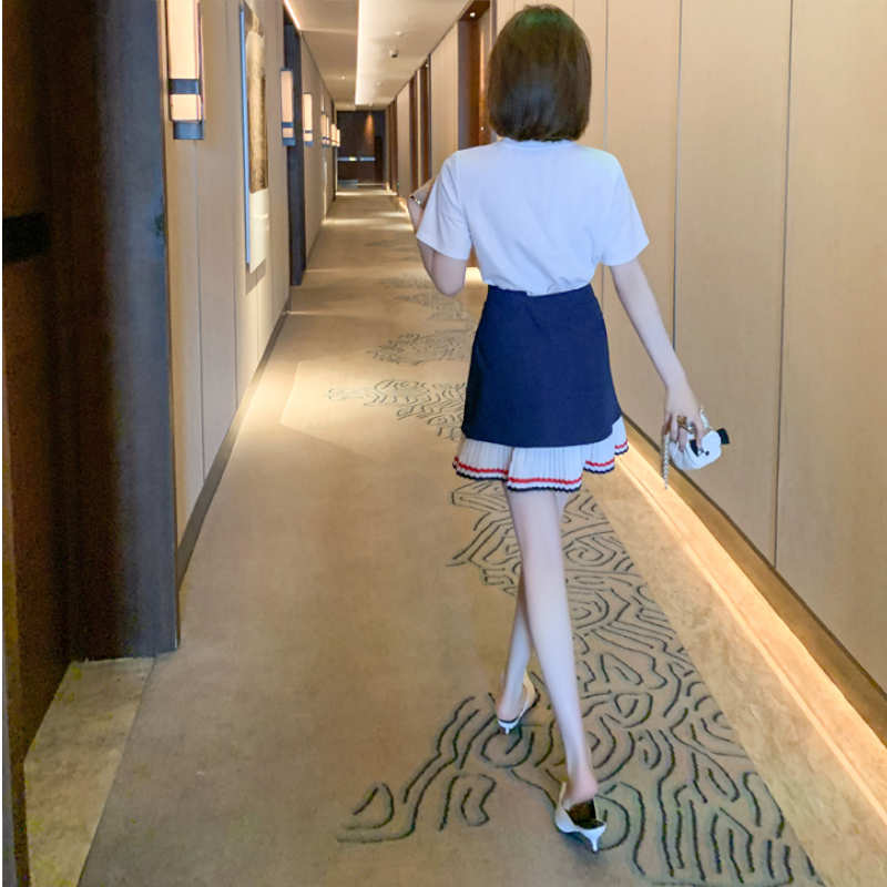ライン入り胸ポケットTシャツ×プリーツヘムミニスカート【上下別売り可】