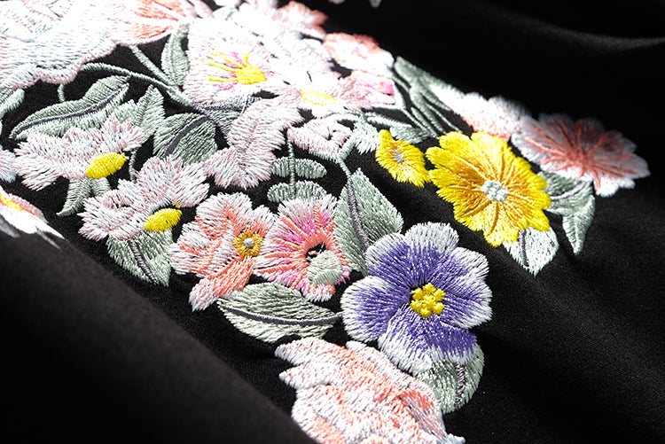 フラワーベアー刺繍サイドスリットニットワンピース(2colors)