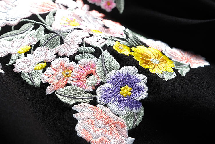 フラワーベアー刺繍サイドスリットニットワンピース(2colors)