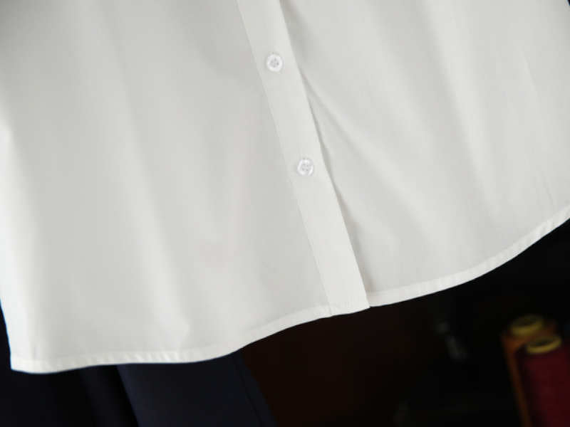 パフスリーブホワイトシャツ×プリーツマキシスカート