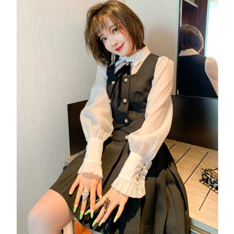 袖コンシャスシャツ×ダブルボタンベスト×プリーツミニスカート